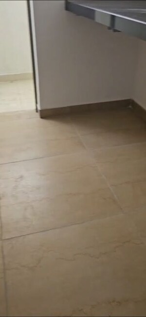 Room in 2 BHK Apartment at Mahindra Alcove, Chandivali – for Rent