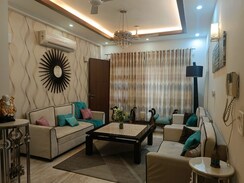 4 BHK + Servant Room Builder Floor For Sale in Unitech South City II