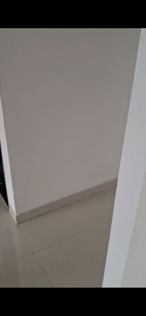 Furnished Amenities in 1 BHK Apartment at UK Iridium, Kandivali East – for Rent