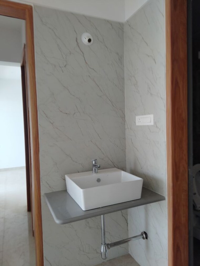 Bathroom, valencia-apartment 2 Bedroom 850 Sq.Ft. Apartment In Baner Pune 10402286