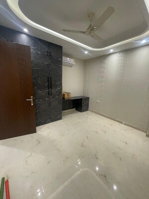Room in 4 BHK Builder Floor at Ansal API Versalia, Sector 67a – for Sale