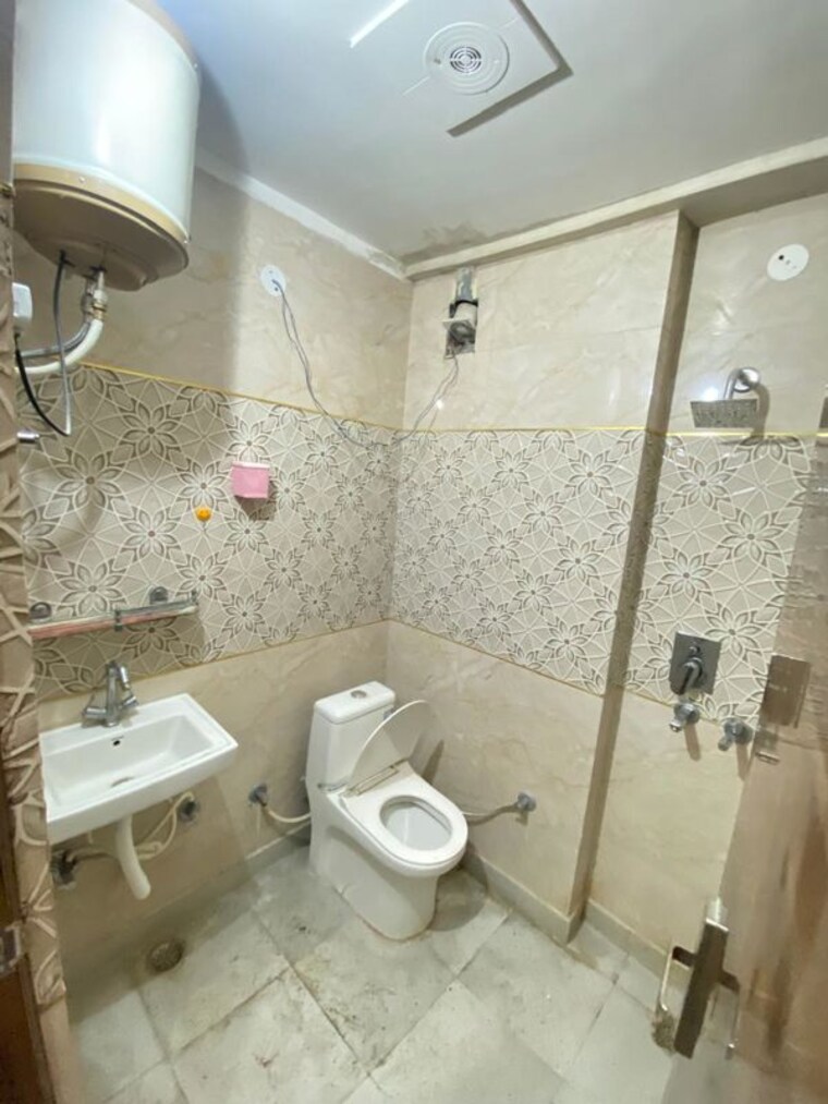 Bathroom, uttam nagar 1 Bedroom 1850 Sq.Ft. Builder Floor In Uttam Nagar Delhi 10402392