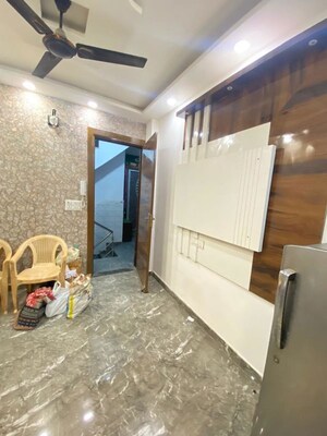 Parking in 1 BHK Builder Floor at Uttam Nagar – for Rent