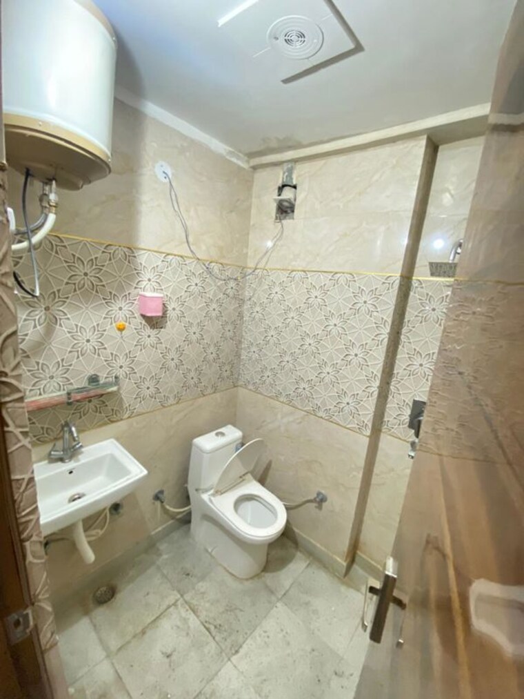 Bathroom, uttam nagar 1 Bedroom 1850 Sq.Ft. Builder Floor In Uttam Nagar Delhi 10402392