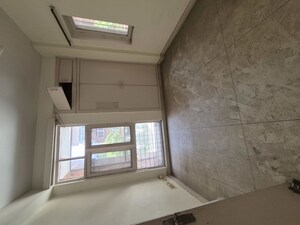 Room in 3.5 BHK Apartment at Mayur Vihar – for Rent