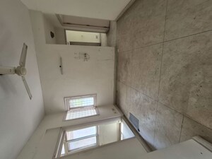 Furnished Amenities in 3.5 BHK Apartment at Mayur Vihar – for Rent