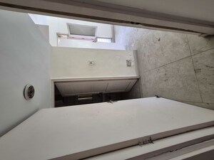 Furnished Amenities in 3.5 BHK Apartment at Mayur Vihar – for Rent
