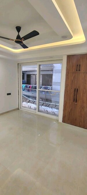 Room in 3 BHK Apartment at Chattarpur – for Rent