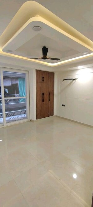 Room in 3 BHK Apartment at Chattarpur – for Rent