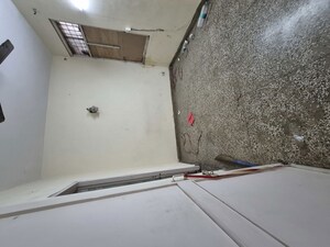 Furnished Amenities in 1.5 BHK Apartment at Mayur Vihar – for Rent