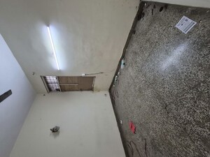 Furnished Amenities in 1.5 BHK Apartment at Mayur Vihar – for Rent