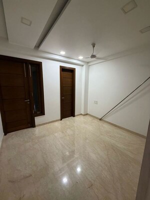Room in 3 BHK Builder Floor at Chittaranjan Park – for Rent