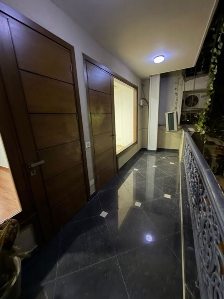 Balcony, chittaranjan park 3 Bedroom 1400 Sq.Ft. Builder Floor In Chittaranjan Park Delhi 10402503