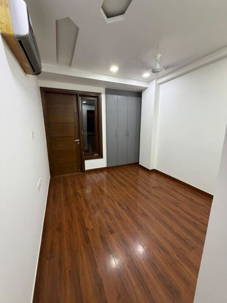 Room, chittaranjan park 3 Bedroom 1400 Sq.Ft. Builder Floor In Chittaranjan Park Delhi 10402503