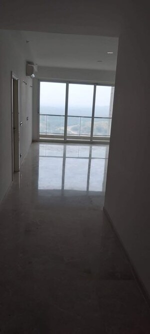 Room in 4 BHK Apartment at DLF The Crest, Sector 54 – for Rent