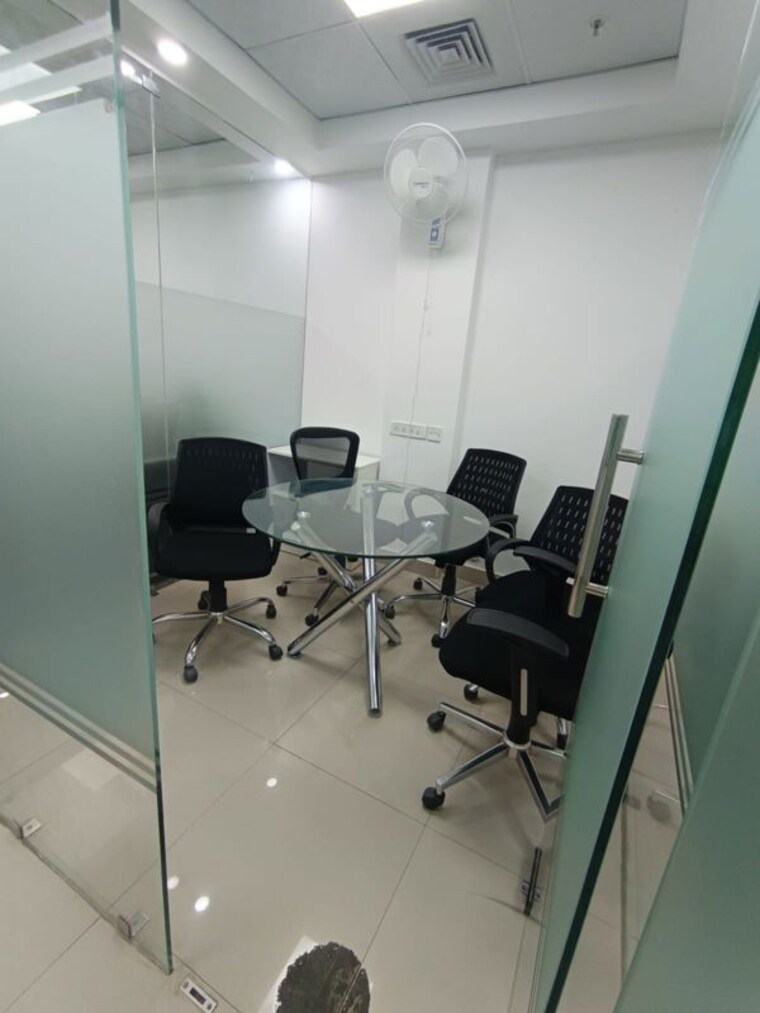 Team Area, sector 16 Commercial Office Space 550 Sq.Ft. In Sector 16 Noida 10402493