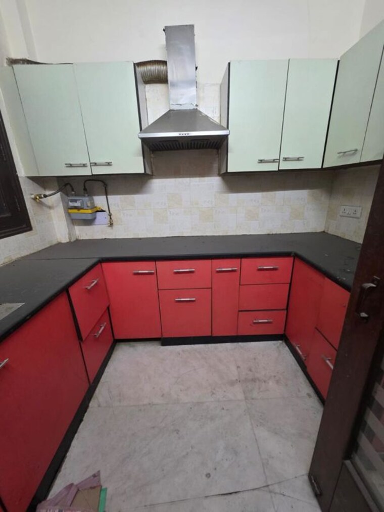 Kitchen, chittaranjan park 3 Bedroom 1400 Sq.Ft. Builder Floor In Chittaranjan Park Delhi 10402508