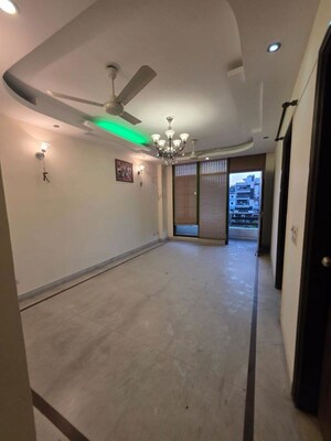 Room in 3 BHK Builder Floor at Chittaranjan Park – for Rent