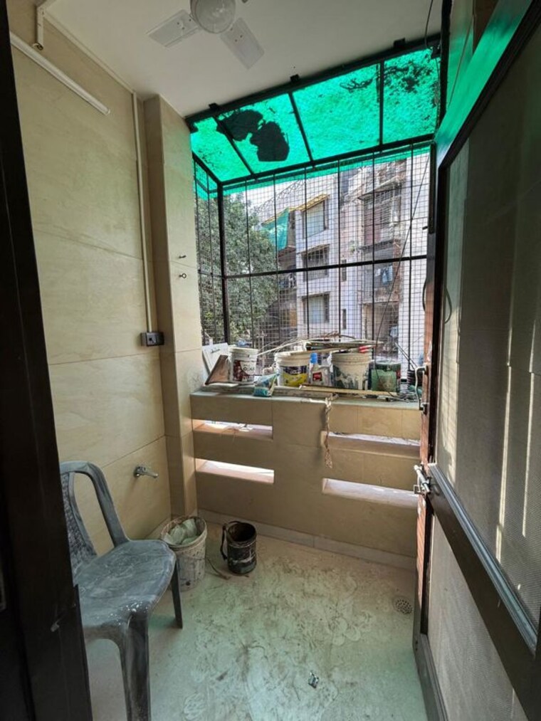 Balcony, kalkaji 2 Bedroom 100 Sq.Yd. Builder Floor In Kalkaji Delhi 10402527