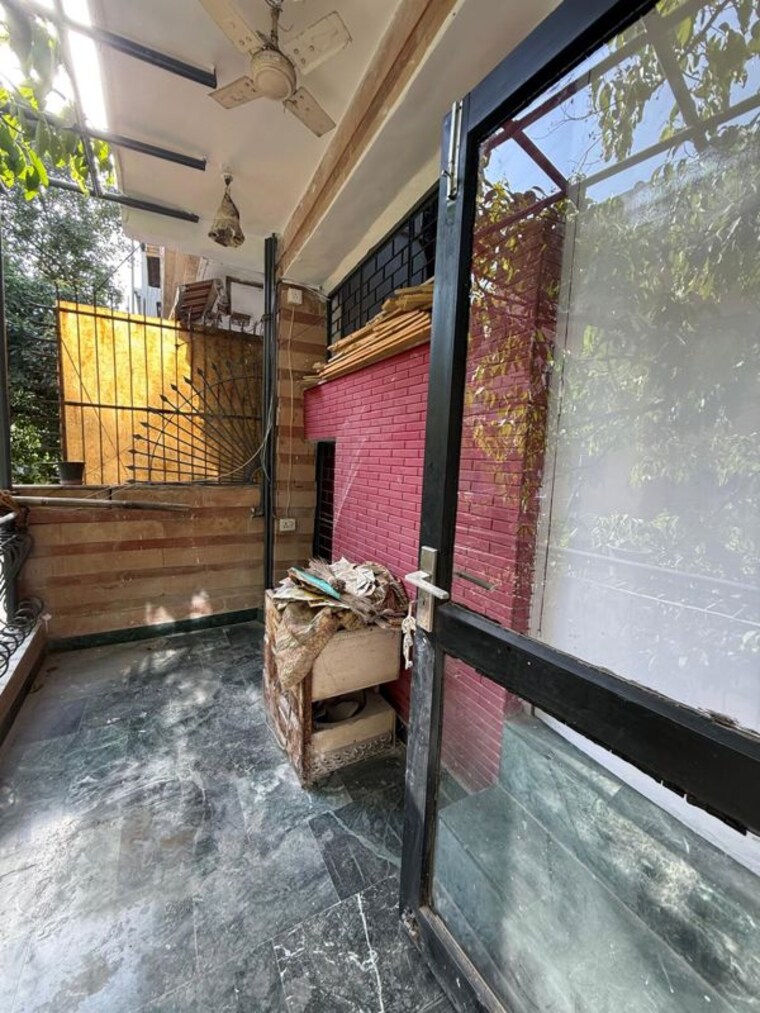 Balcony, chittaranjan park 2 Bedroom 1200 Sq.Ft. Builder Floor In Chittaranjan Park Delhi 10402554
