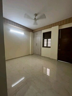 Room in 2 BHK Apartment at Chattarpur – for Rent