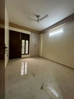 Room in 2 BHK Apartment at Chattarpur – for Rent