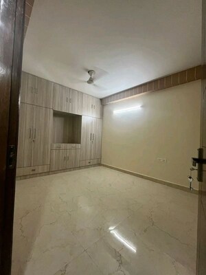 Room in 2 BHK Apartment at Chattarpur – for Rent