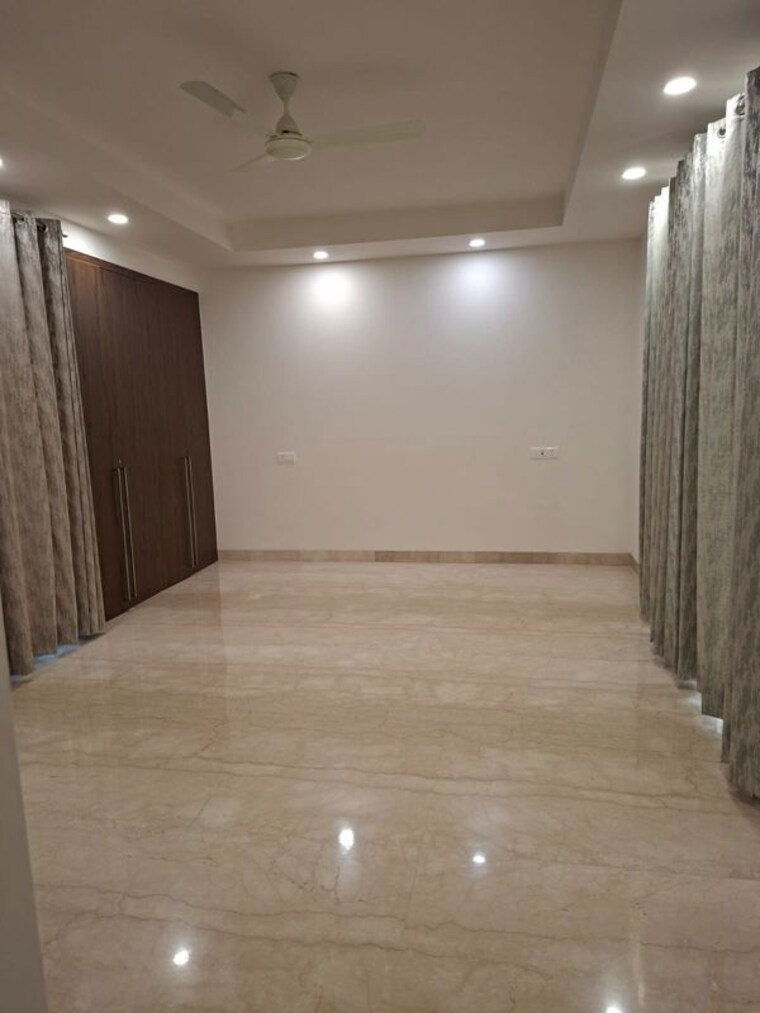 Room, green park 4 Bedroom 3000 Sq.Ft. Builder Floor In Green Park Delhi 10402593