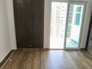 Room in 2.5 BHK Apartment at Fusion Homes, Tech Zone 4 Greater Noida – for Sale