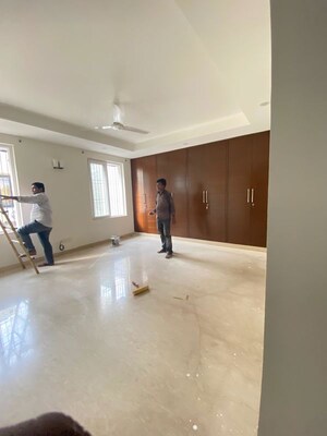 Room in 3 BHK Builder Floor at Defence Colony – for Rent