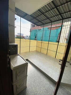 Team Area in 3 BHK Builder Floor at Defence Colony – for Rent