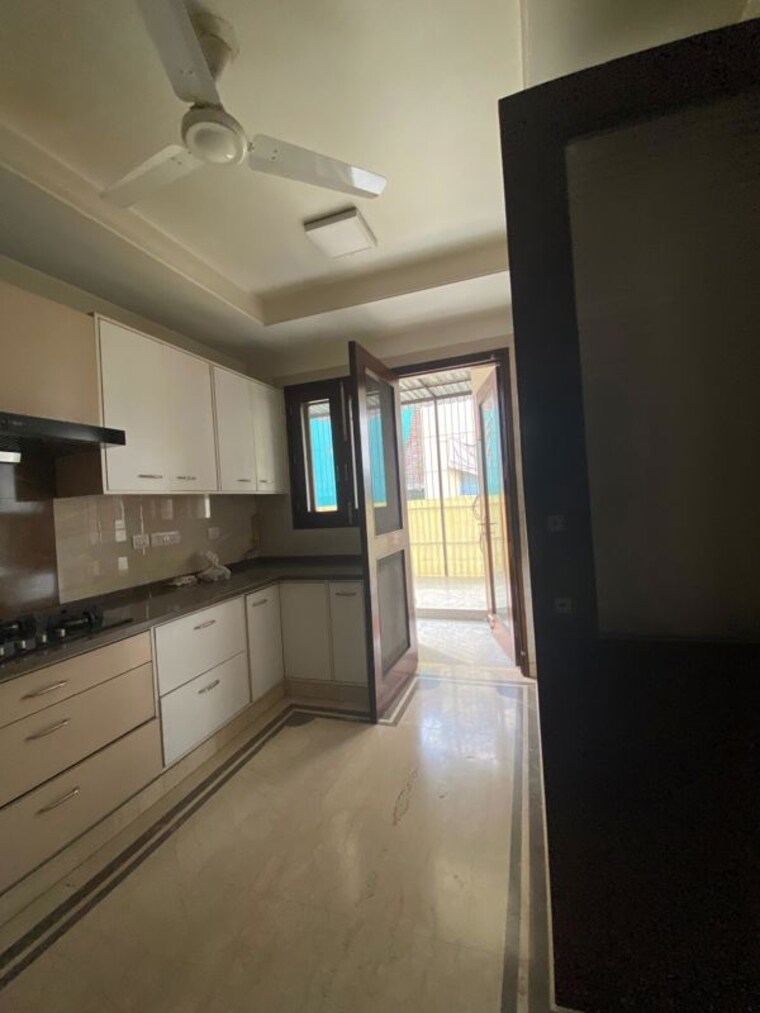 Kitchen, defence colony 3 Bedroom 325 Sq.Yd. Builder Floor In Defence Colony Delhi 10402654