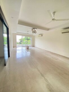 3 BHK + Servant Room Builder Floor For Rent in Defence Colony