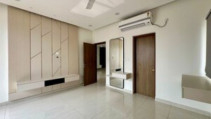 Room in 3 BHK Apartment at Prestige Beverly Hills, Kokapet – for Rent