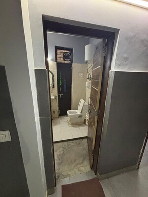 Building Lobby in 2 BHK Builder Floor at Palam Vihar Residents Association, Palam Vihar – for Rent
