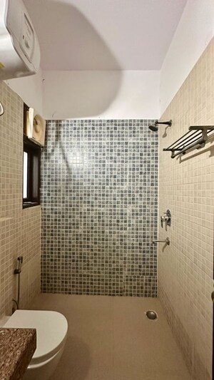 Team Area in 3 BHK Builder Floor at Palam Vihar Residents Association, Palam Vihar – for Rent