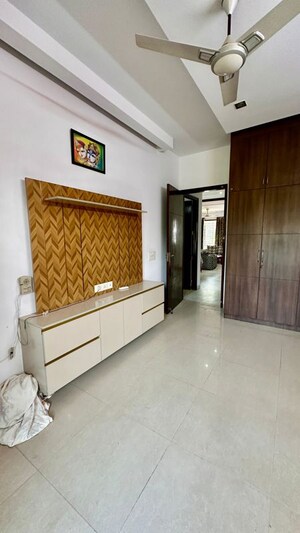 Room in 3 BHK Builder Floor at Palam Vihar Residents Association, Palam Vihar – for Rent