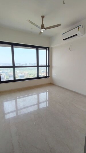 Room in 3 BHK Apartment at Kalpataru Magnus, Bandra East – for Rent