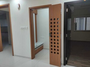 Room in 3 BHK Apartment at Rajapushpa Eterna, Nanakramguda – for Rent