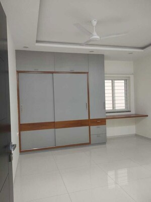 Room in 3 BHK Apartment at Rajapushpa Eterna, Nanakramguda – for Rent