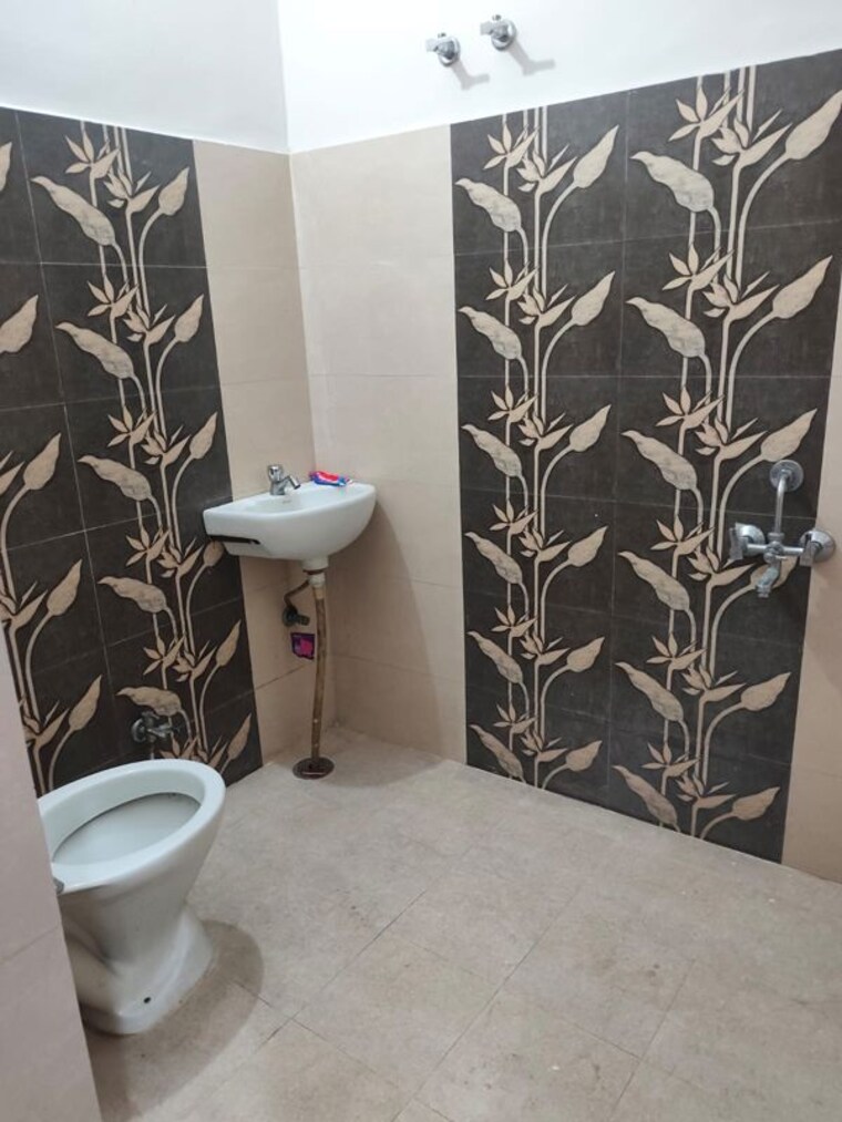 Bathroom, iconic-city 2 Bedroom 2152 Sq.Ft. Independent House In Gomti Nagar Lucknow 10402798
