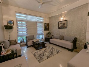Living Room in 3 BHK Builder Floor at Unitech Arcadia, South City 2 – for Rent