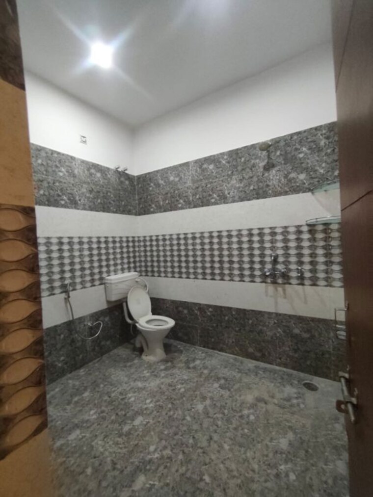 Bathroom, vineet khand Pg For Girls In Vineet Khand 10402807