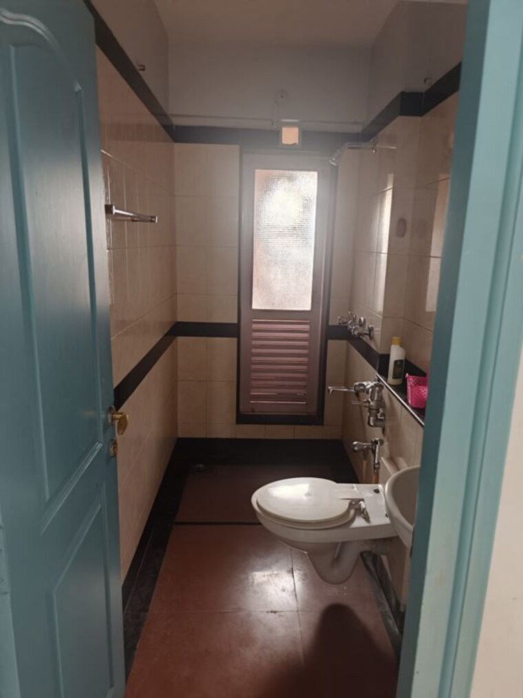 Bathroom, k-raheja-vihar 2 Bedroom 700 Sq.Ft. Apartment In Powai Mumbai 10387944