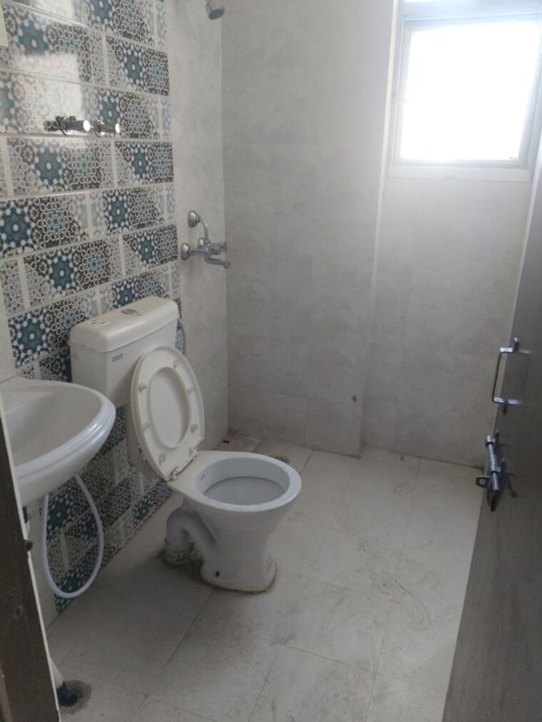 Bathroom, signature-global-proxima-phase-2 2 Bedroom 588 Sq.Ft. Apartment In Sector 89 Gurgaon 10402833