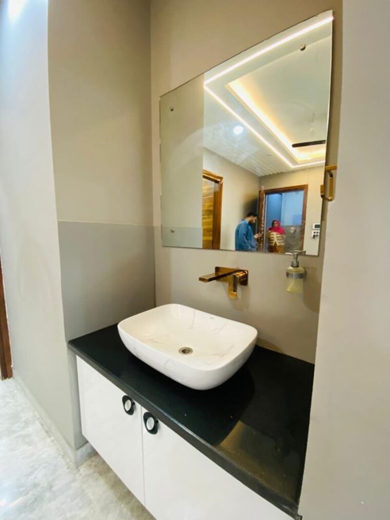 Bathroom, ansal-plaza-sector-23 3 Bedroom 270 Sq.Yd. Builder Floor In Sector 23 Gurgaon 10402952