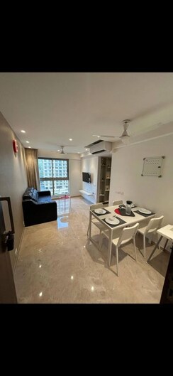 1 BHK Apartment For Rent in Hiranandani Regent Hill