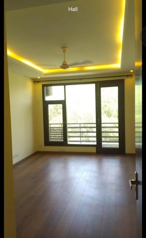 Room in 2 BHK Builder Floor at DLF City Phase V, Dlf Phase V – for Rent