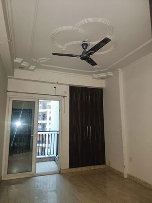 Room in 2 BHK Apartment at Gaur City-2, Gaur City 2 – for Rent
