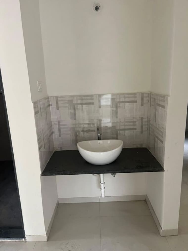 Bathroom, mantra-29-gold-coast-phase-3 3 Bedroom 1200 Sq.Ft. Apartment In Tingre Nagar Pune 10403027